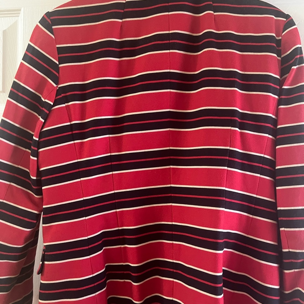 Classy Light Weight Trench With Gold Buttons Good… - image 4